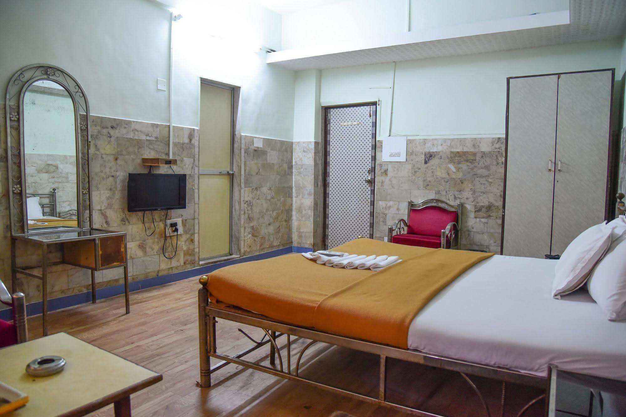 Hotel Evergreen Мумбаї Екстер'єр фото
