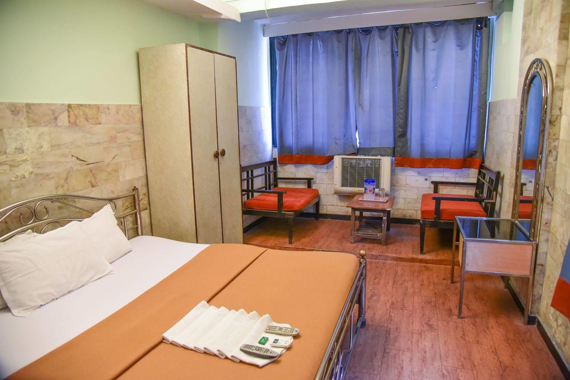 Hotel Evergreen Мумбаї Екстер'єр фото