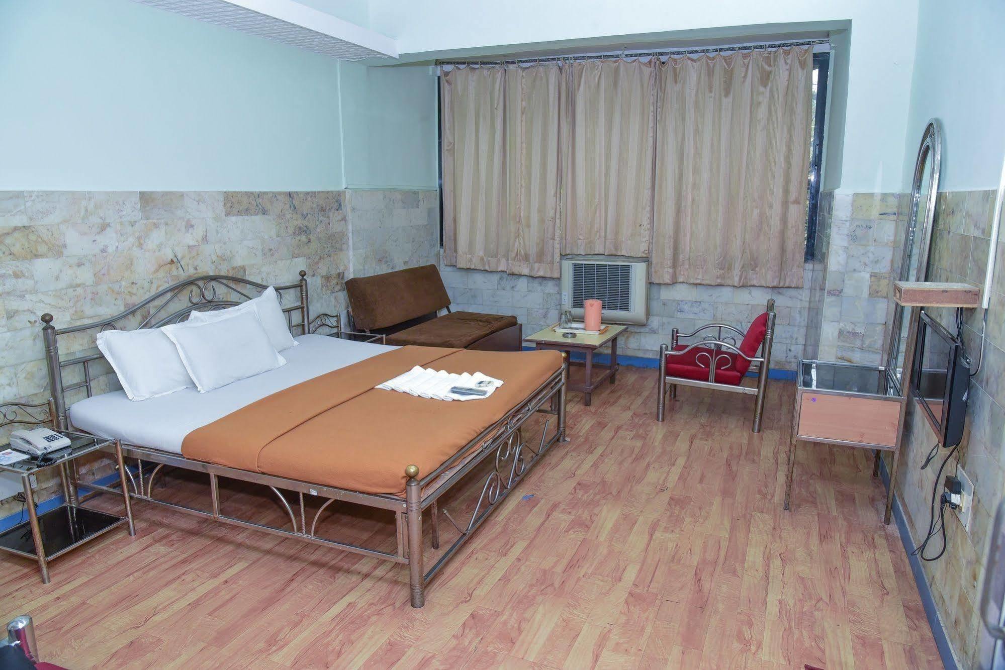 Hotel Evergreen Мумбаї Екстер'єр фото