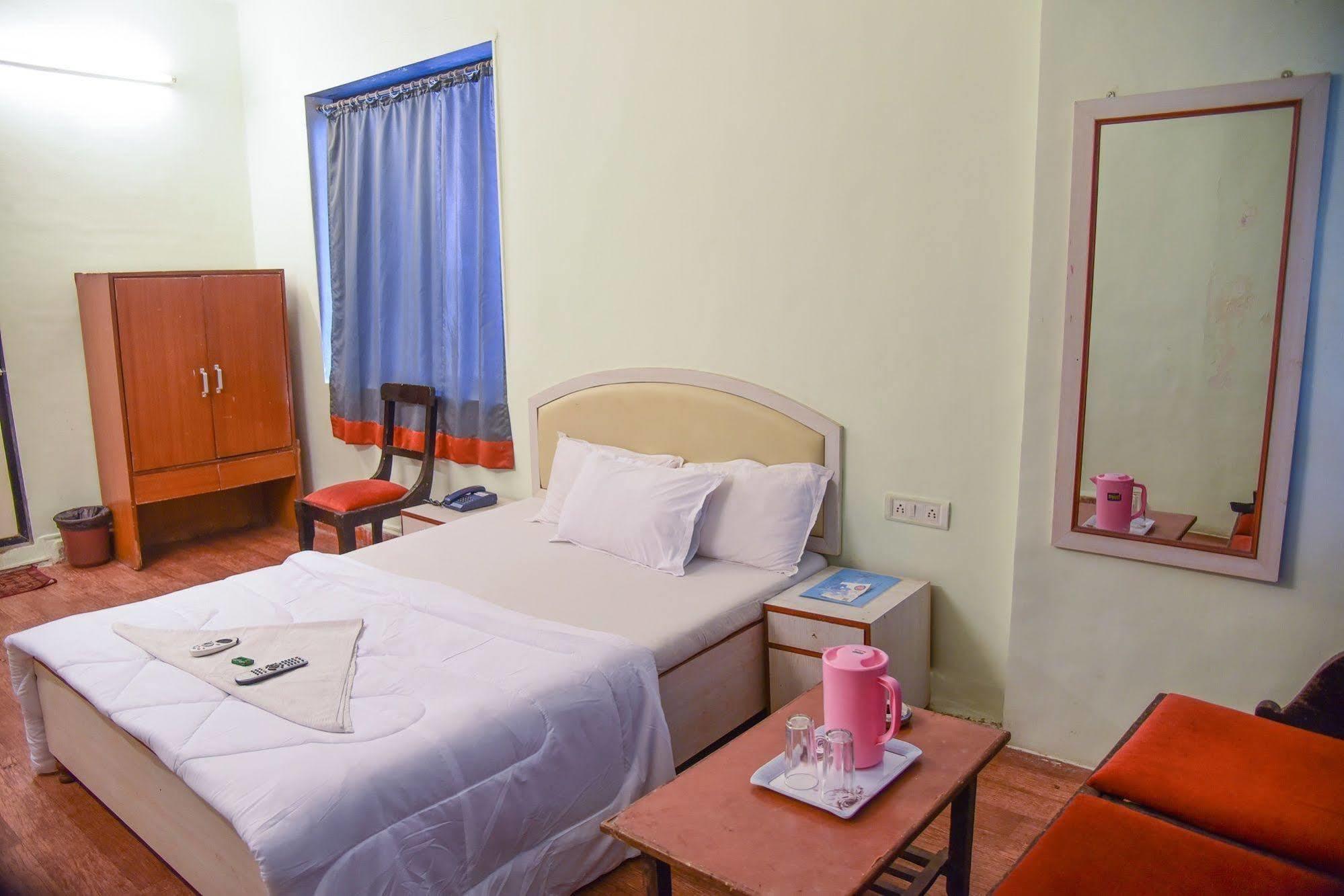 Hotel Evergreen Мумбаї Екстер'єр фото